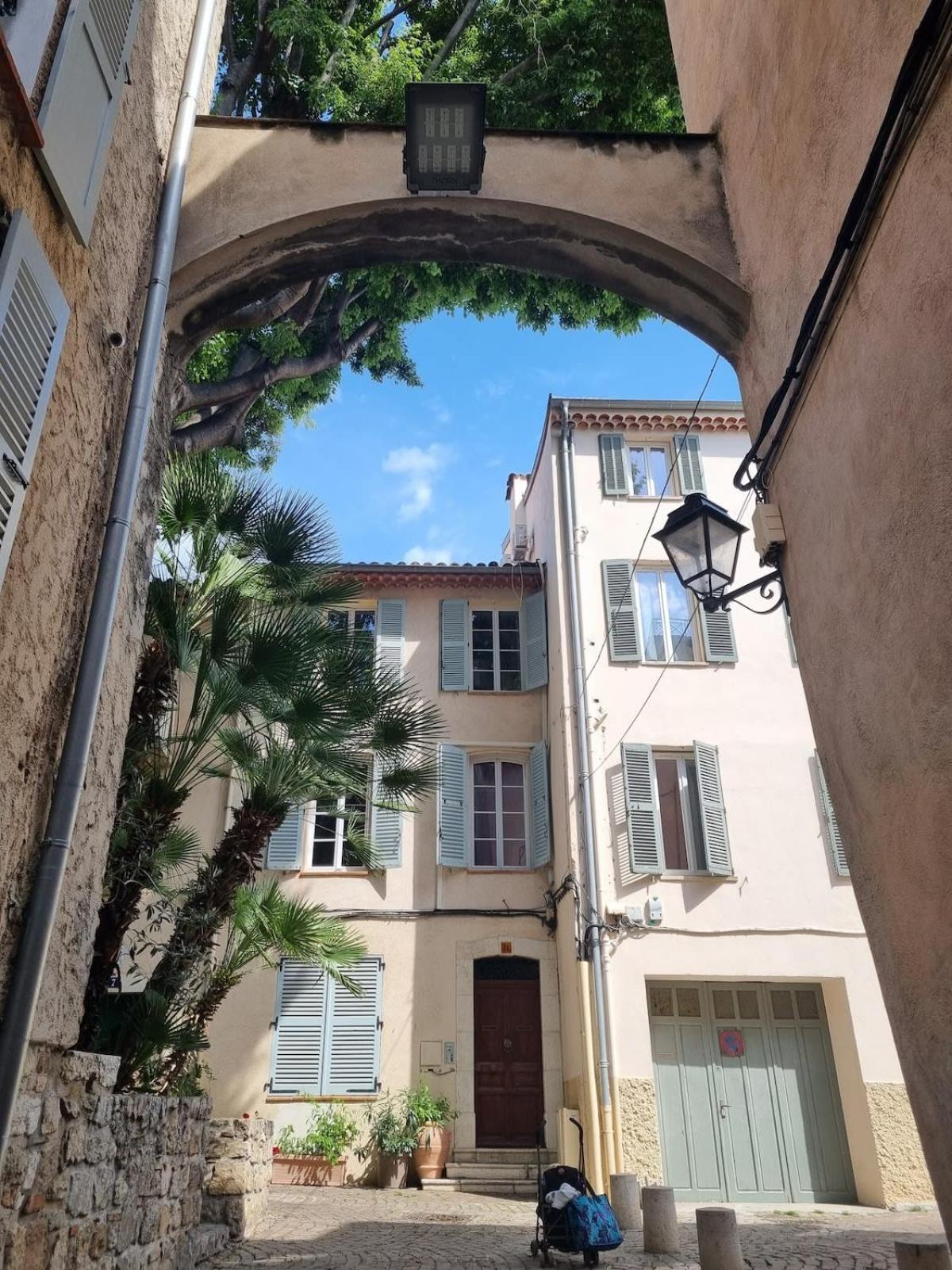 06An - Beautiful Apartment In The Heart Of Old Antibes Extérieur photo