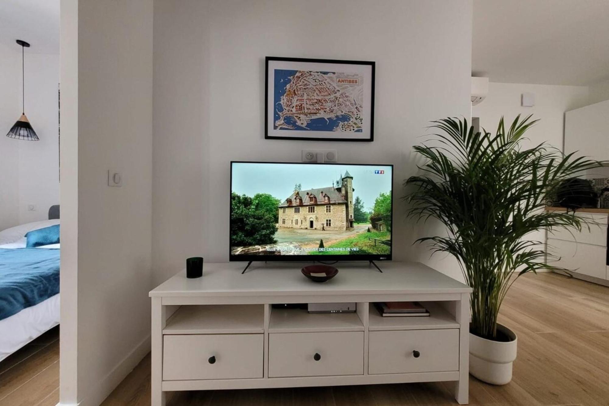 06An - Beautiful Apartment In The Heart Of Old Antibes Extérieur photo