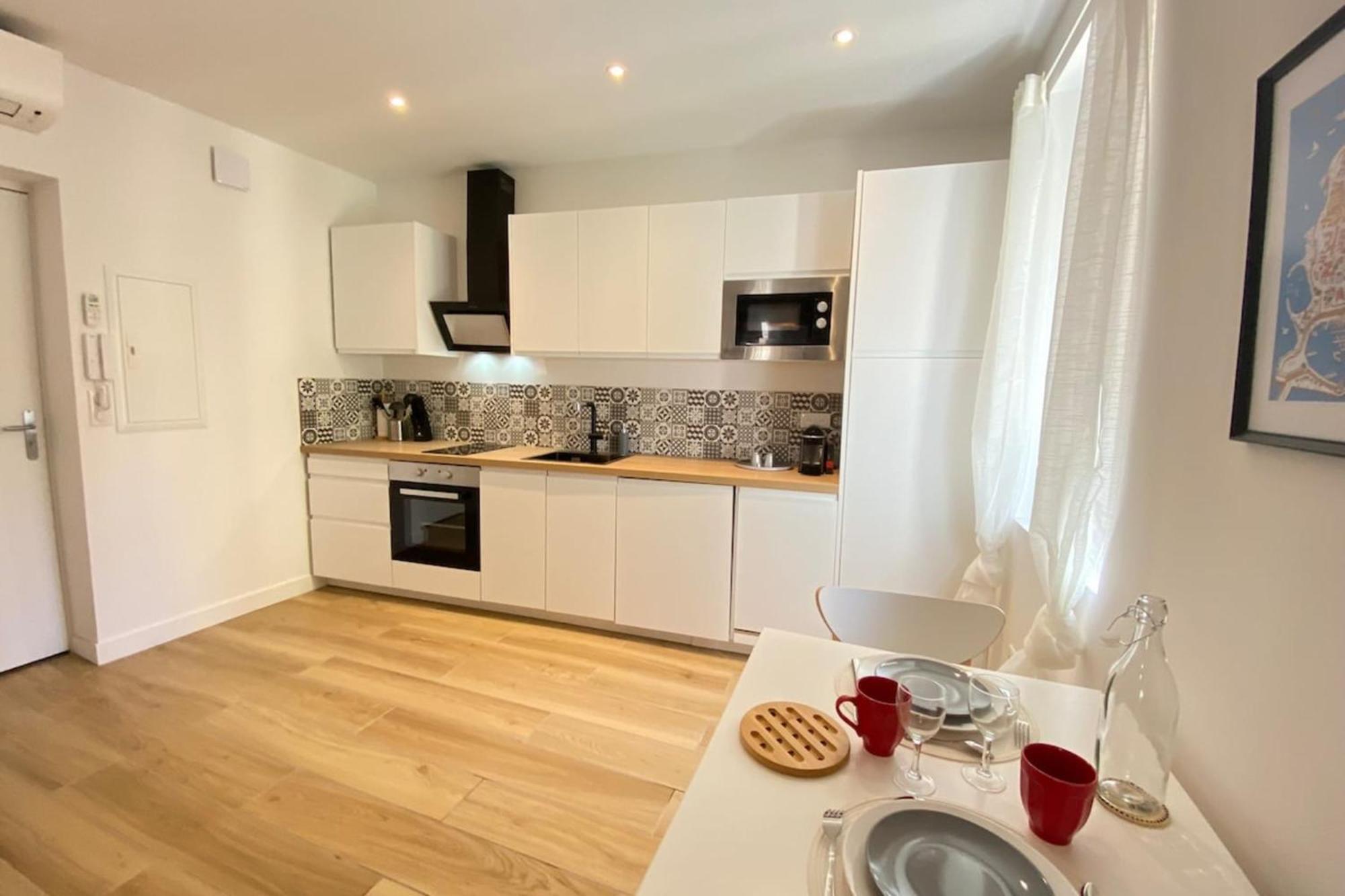 06An - Beautiful Apartment In The Heart Of Old Antibes Extérieur photo